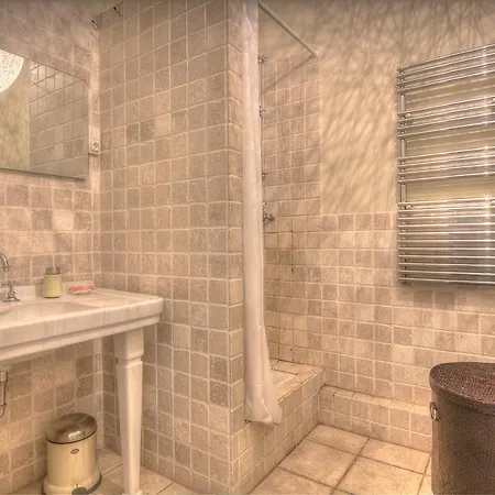 5mw - 3 Bedrooms *