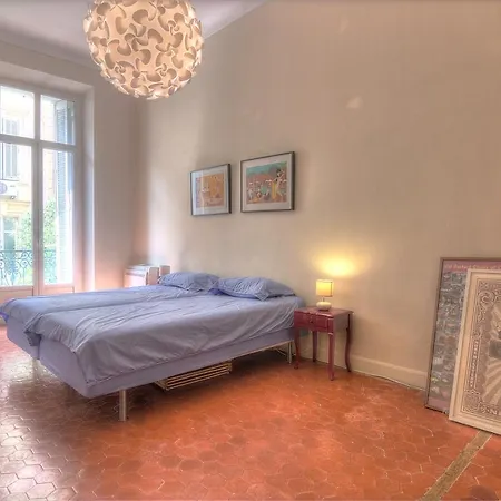 5mw - 3 Bedrooms *